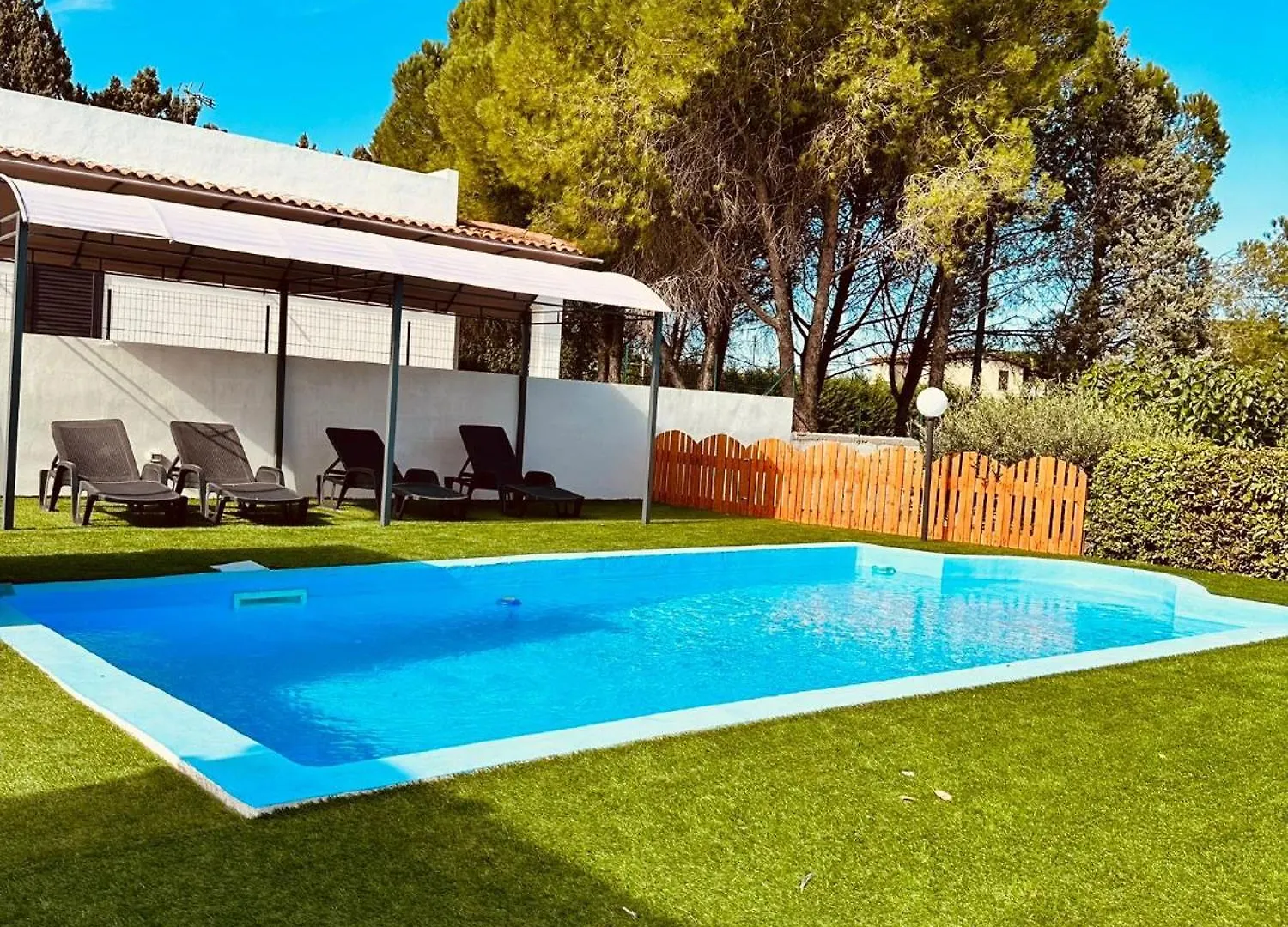 Villa Genvic contacts